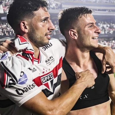 uma maconheira de plantão 😮💨😛🍁
@SaoPauloFC 🇾🇪
A vida me fez São Paulo e eu fiz São Paulo a minha vida 🫰🏻❤️🤍🖤