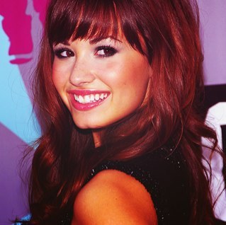 HookedOnMemi's profile picture. we have our normal life, then our twitter life, i guess that makes us all HANNAH FUCKING MONTANA. ツ