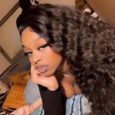 ✨ $20 DM FEE; Want to see my Exclusive Content? 💦CLICK the LINK in my bio below 👇🏾