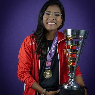 Futbolista/Entrenadora Fútbol Base.
Entrenadora @femdepor
Venezolana🇻🇪
Lara📍
Encomienda a Jehová tus obras y tus pensamientos serán afirmados.📖