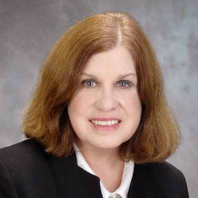 Writer & editor expert in interpreting technology into easy-to-understand copy.. Nuclear communications pro. Wife, Mom & Man. Utd. fan. Tweets = my own opinion.