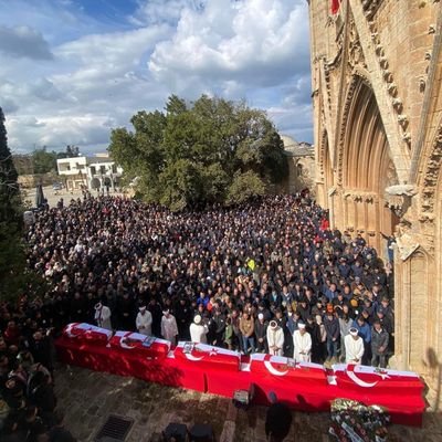 AlexDeSuza17's profile picture. Zeka barındırmayan her kafa teneke gibi ses çıkarır.. o sesi sadece zekiler duyar..