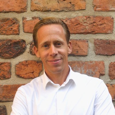 Entreprenör. Medgrundare av Gordon, Safeland och Tryva. Lyssnar ofantligt mycket på poddar och böcker.