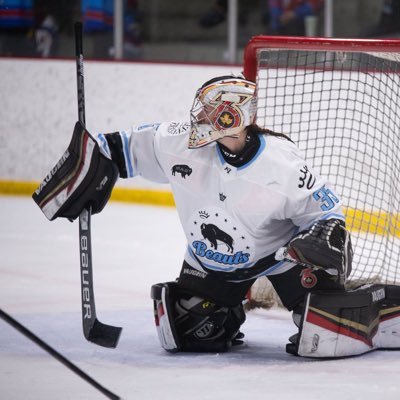 Professional Hockey Player for @buffalobeauts • Merrimack College Alum ‘19