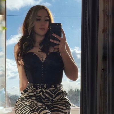 emmypoooo's profile picture. 