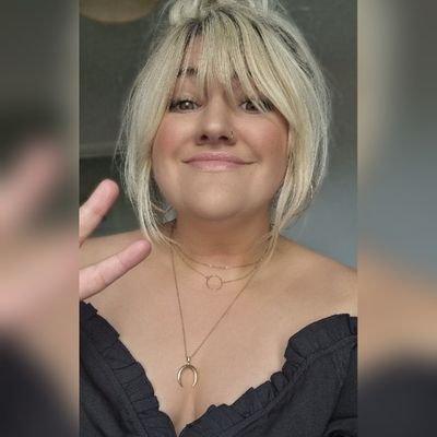 daisypoop's profile picture. 🤘