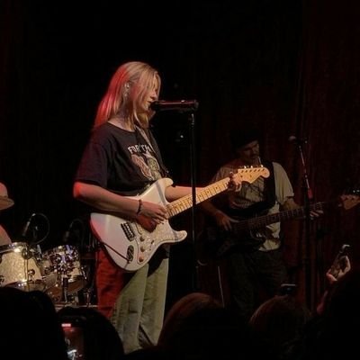 tweetzelo's profile picture. Hani ölene kadar beraberdik söylesene hangimiz öldü?