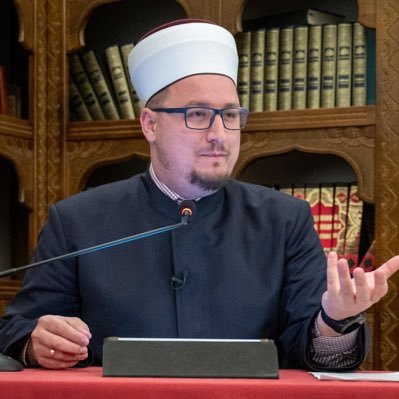 Efendija. Saosnivač i video urednik @IslamEDU1 - edukativne platforme. Zapratite me na instagramu radi 🎥 📸: https://t.co/rS0rjiR0yC