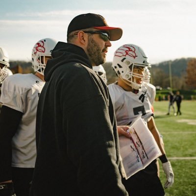 OC | Offensive Line Coach @WheelingU_FB Coal Region - Former @CuseFootball OL 🍊 @psfcabig33 alum Matthew 19:26 Matthew 7:14