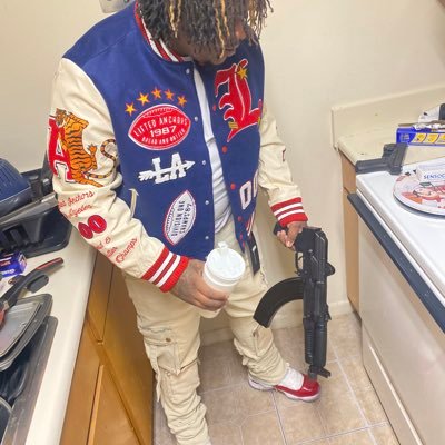 EbK the number 1 top shotta in the United States #allhustlenoluck #ajwitme #freesherrywood #323 #ripmama Romans 2:8