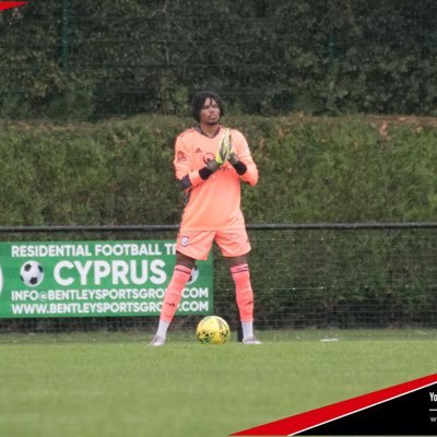 NIKE10XL's profile picture. Goalkeeper |