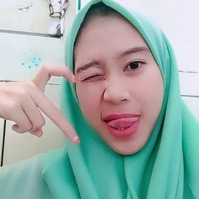 CRiayah's profile picture. 