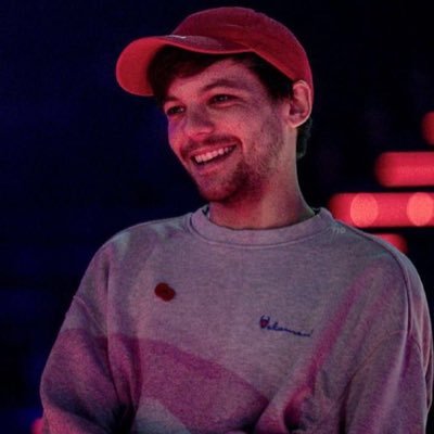 24 || One Direction || 🇷🇺🇨🇿🇵🇹🏳🌈|| saw Louis: 30.3.2022, 19.10.2023