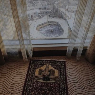 كم هوه جميل ان تصبح شخصاً ثميناً لدى انسان يخاف فقدانك يوماً .