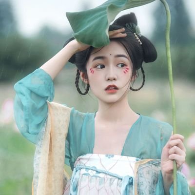 I am a young medical girl of the Miao nationality. 🇨🇳🇨🇳🇨🇳Fan Breakthrough 1900!🥳🥳🥳