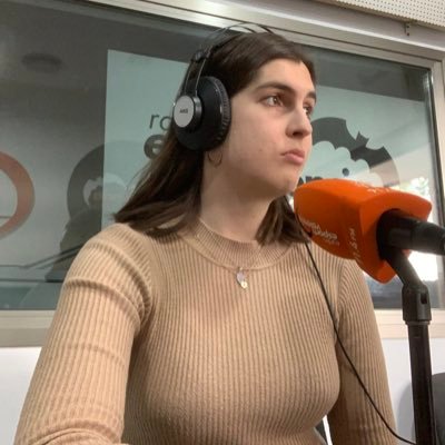 Presentadora de @somospremier914 en @Radioesport914 🎙️| Periodista deportiva⚽️ | Especialista en fútbol inglés 🏴󠁧󠁢󠁥󠁮󠁧󠁿 | Che🦇, Gunner❤️ y Magpie🖤🤍