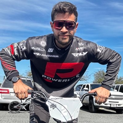 Deportista profesional de BMX🇪🇨 Represento a mi país sobre mi bici en competencias a nivel mundial. Licenciado en Marketing
