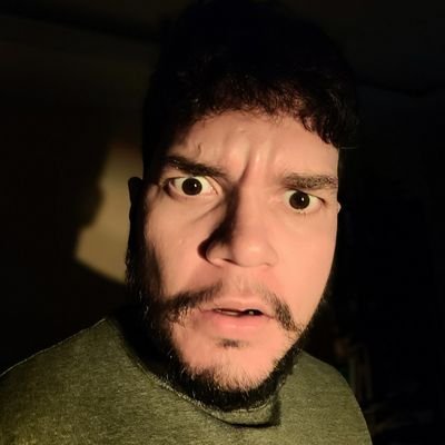 sempre à esquerda