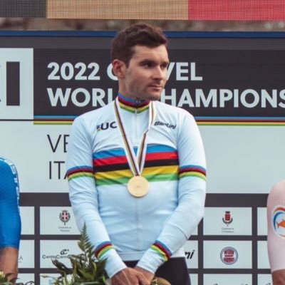 Pro Cyclist @alpecindck World champion gravel 2022