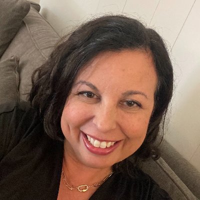 PR pro @Trevelinokeller, musical theatre obsessed, wife to vinyl junkie, mom to 3 amazing humans