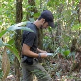 Técnico forestal de profesión.
Biólogo de corazón.