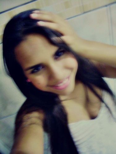 Tem coisas em vc q me fazem bem ñ sei pq.E entre nós dois.Sempre foi e sempre será assim.Cada vez mais te vejo em mim!!♥Te AmoNxZeroo'.segui q sigo de volta!;D