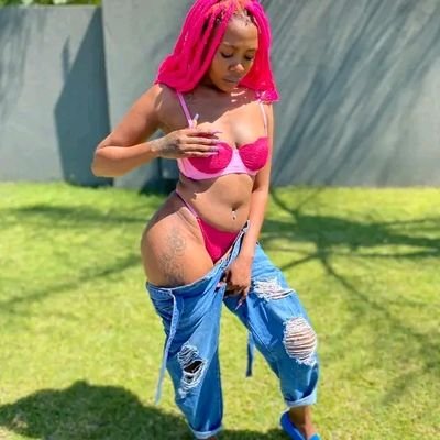 _QueenMinaj's profile picture. 