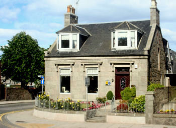 The Jays Guest House is a centrally located bed and breakfast establishment, with en suite, private car park and free WiFi.  Ranked highly on Trip Advisor.