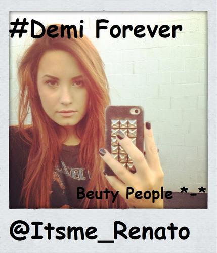 ACHO QUE NÃO PRECISA DISSO, SÓ SABENDO QEU SOU APAXONADO POR UMA UNICA PESSOA NÃO PRECISO FICAR JOGANDO INDIRETAS POR AQUI! 1Beijo' @DDLovato (L) Ever and ever!