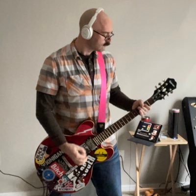 /\\//\ + 🚦 = me. pop punk fucking freak and song writer. HMU if u wanna collab. YT - https://t.co/3D51BuCk1H