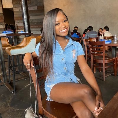 pretty brown girl from the boot🥰 lsu23 💜💛