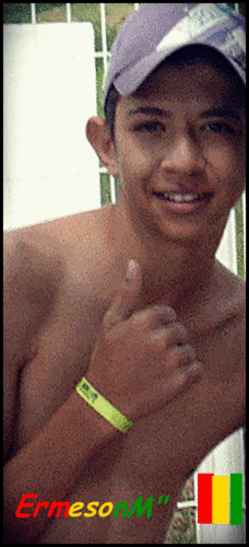 Futebol,cerveja,mulher,..haha gostou ?cuidadoo coração vagabundo ele naum ama ninguem..- solteiro, 1.73 Al.,60kg branco,magro e atleta!! heh