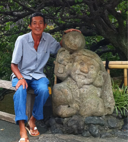 美人の奥さん1人＆キュートな娘1人＆ぼくの3人家族 
京都国立博物館正門前に
築100年の京町屋を改装し
1FでCafe (東山パイン) を営業中
是非遊びに来て下さい

海 旅 ROCK Ｂ級グルメ 家族 仲間を愛する男