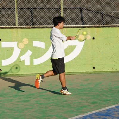 テニスが主な趣味アカウント🎾よろしくお願いします！