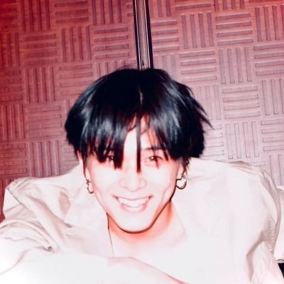 trsrlcc's profile picture. we're gonna wait for the shining you, we're not going anywhere my TREASURE 💛