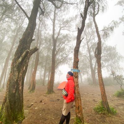 mbahtoidi's profile picture. Nikmatnya kopi lara || menolak diperbudak atasan || dwikiega