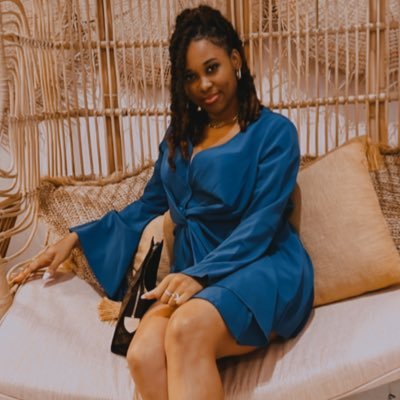 _Rissa5's profile picture. •JESUS •🍉 •Love & Laughter •Entrepreneur •Warrior •Selenophile 🌚 🍷 •LFC 🔴 ✨