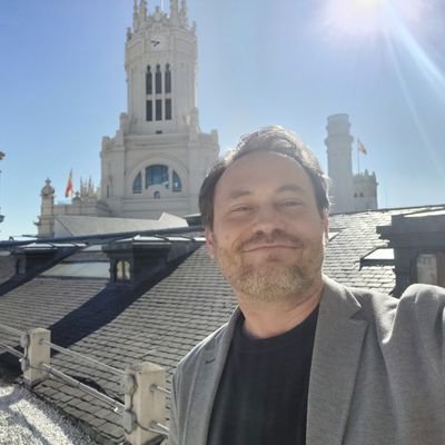 Empleado Público, trabajador social y Jefe de Dpto. en #ServiciosSociales de #Chamartin (Ayto. Madrid). Mejor en bici. OPINIONES Y PERFIL PERSONAL.