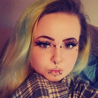 I'm the devil's child.
Live alone with my cat rosie 💜
Age 24
Single 🤙