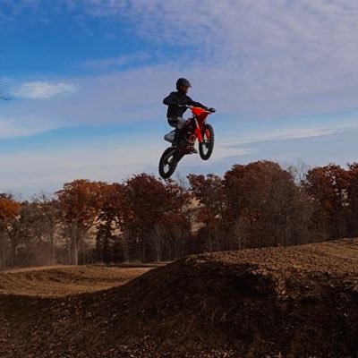 402🤟🏼🇺🇸
Moto Trucks All Outdoors
Insta- carter.kuklis