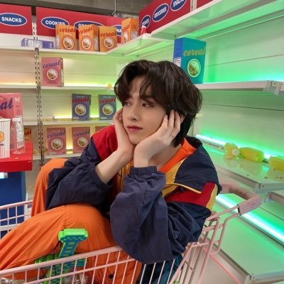 wowowowooowo's profile picture. uwp '23 , he/they,