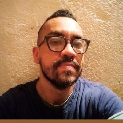 Hago radio y contenido musical para @VoltajeMusiccc también pongo música en unas fiestas que se llaman @CULTO___