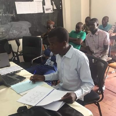 Natif de Djitoumou, professeur des SVT, engagé pour la défense de l'environnement et pour le Mali