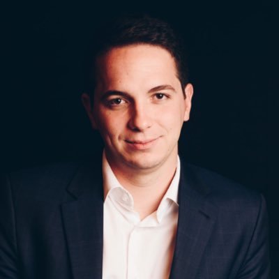 Defensor público, ex-assessor da Presidência do STF, Pós-doutor, fundador da Escola Até a Aprovação e do Direito-Faculdade Mar Atlântico, marido e pai de seis.