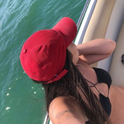 _juliarebonato's profile picture. • Tudo passa, tudo posso •