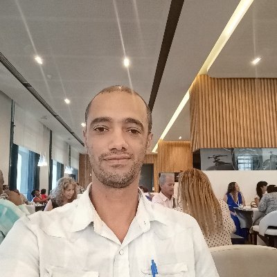 DonCoyot3's profile picture. Especialista en Fisiatría.
 Maestrante en control médico del entrenamiento deportivo.
Petro la tiene clara😌👌🏾