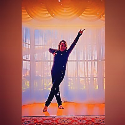 Dancer | @michaeljackson Dancer In #OrlandoFlorida 🧔🏻‍♀️👞👞🏙️⛲️ | Studio : #DAndLDanceCenter | Love #MichaelJackson @mjthemusical & @MylesFrost5