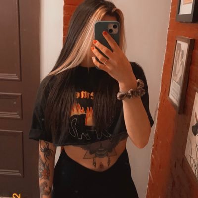 siciliantrash's profile picture. half girl, half robot, half ravioli.