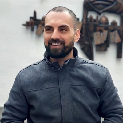 سيطول الدربُ قليلاً، لا بأس تشبثْ بالأرض وبالفكرة.
