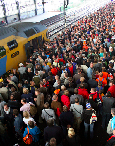 De NS rijdt op 't Hoofdrailnet & HSL van 2015-2025. Wat wensen en verwachten reizigers op 't Hoofdrailnet & HSL? Wat moet blijven, wat kan beter/anders?